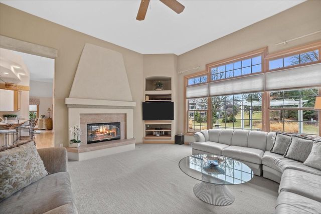 519 N Ponderosa DRIVE, Hartland, WI 53029