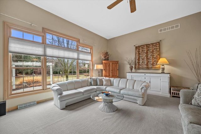 519 N Ponderosa DRIVE, Hartland, WI 53029