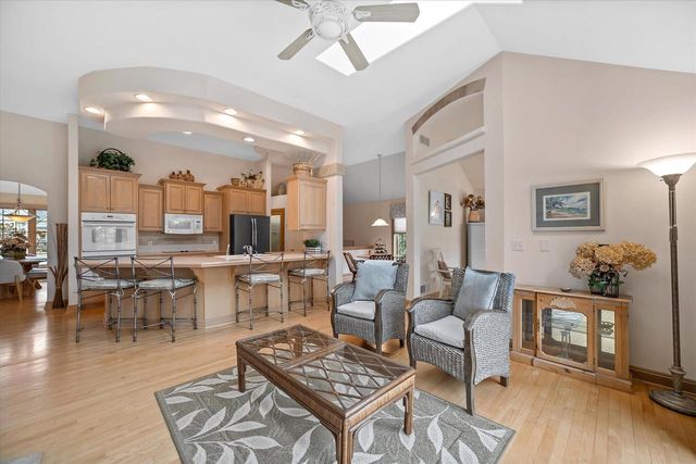 519 N Ponderosa DRIVE, Hartland, WI 53029