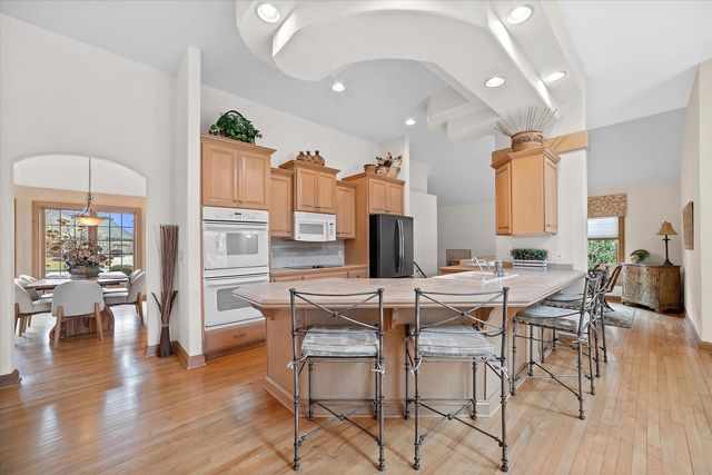 519 N Ponderosa DRIVE, Hartland, WI 53029