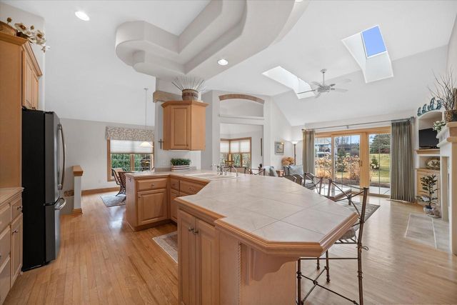 519 N Ponderosa DRIVE, Hartland, WI 53029