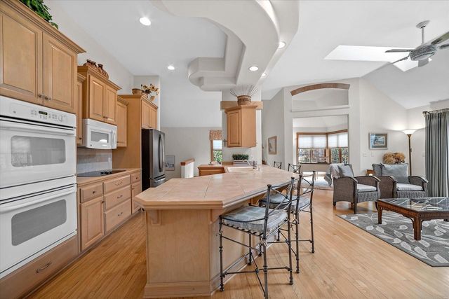 519 N Ponderosa DRIVE, Hartland, WI 53029