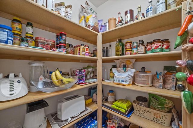 519 N Ponderosa DRIVE, Hartland, WI 53029