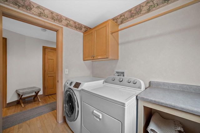 519 N Ponderosa DRIVE, Hartland, WI 53029