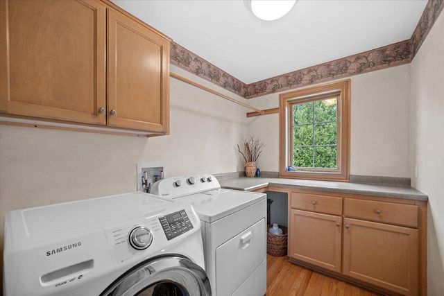 519 N Ponderosa DRIVE, Hartland, WI 53029