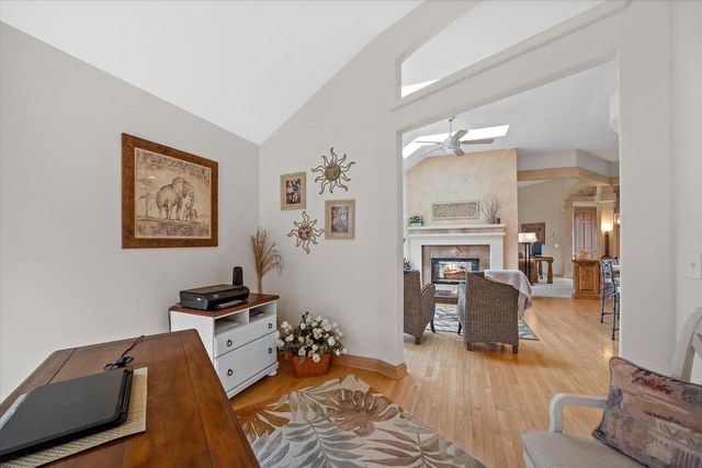 519 N Ponderosa DRIVE, Hartland, WI 53029