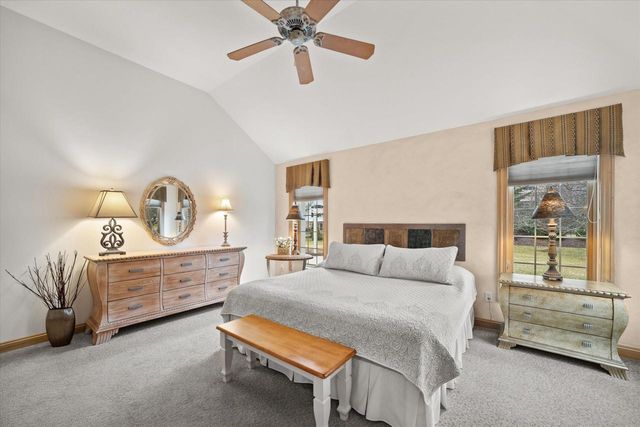 519 N Ponderosa DRIVE, Hartland, WI 53029