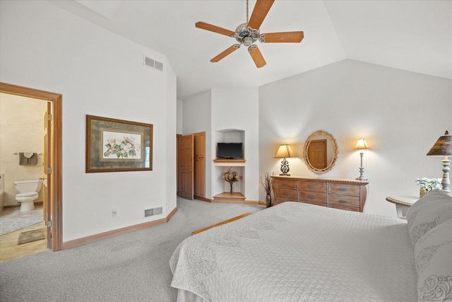 519 N Ponderosa DRIVE, Hartland, WI 53029