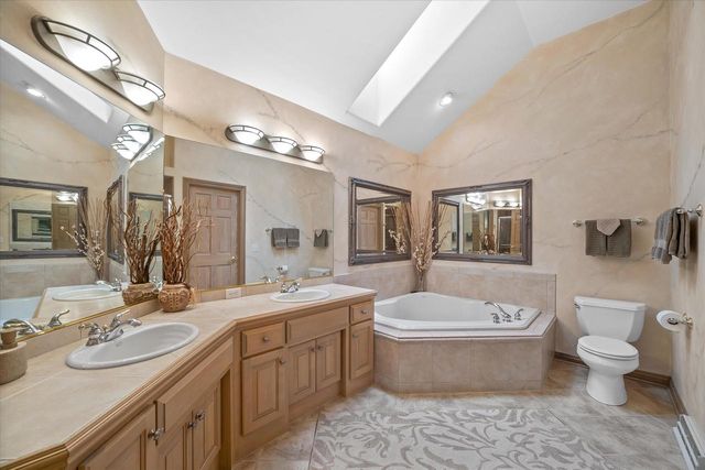 519 N Ponderosa DRIVE, Hartland, WI 53029