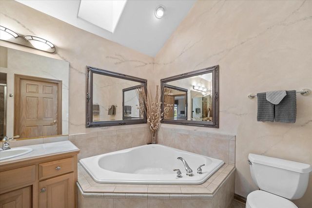 519 N Ponderosa DRIVE, Hartland, WI 53029