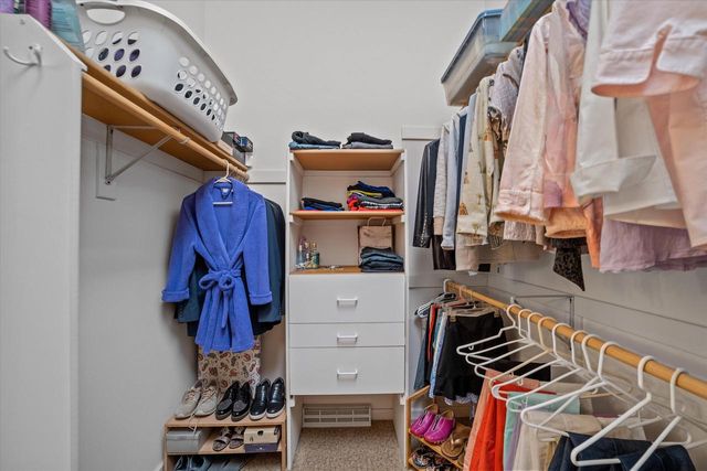 519 N Ponderosa DRIVE, Hartland, WI 53029