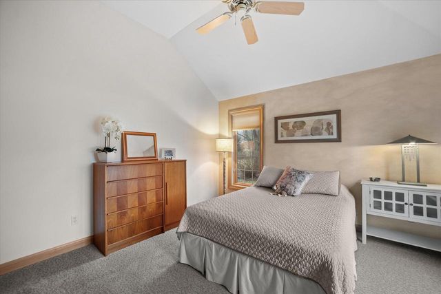 519 N Ponderosa DRIVE, Hartland, WI 53029