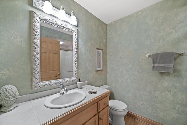 519 N Ponderosa DRIVE, Hartland, WI 53029