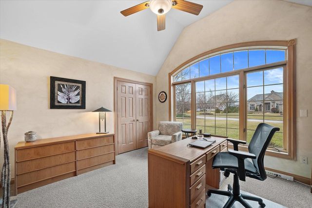 519 N Ponderosa DRIVE, Hartland, WI 53029