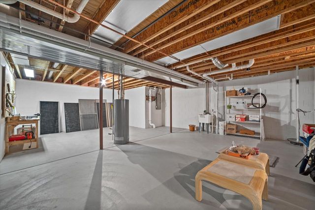 519 N Ponderosa DRIVE, Hartland, WI 53029