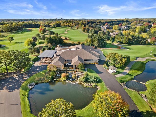 519 N Ponderosa DRIVE, Hartland, WI 53029