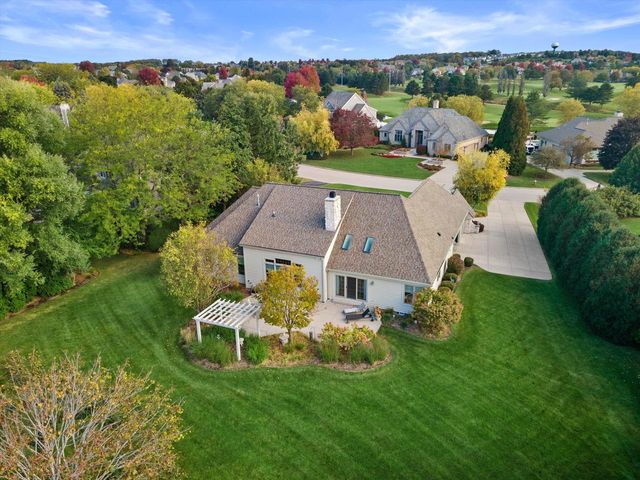 519 N Ponderosa DRIVE, Hartland, WI 53029