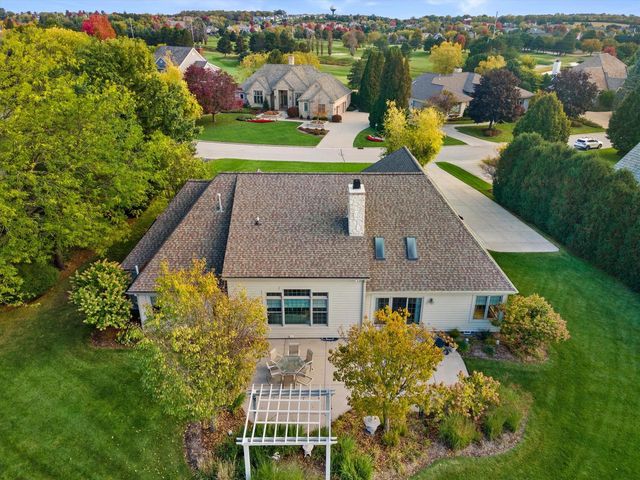 519 N Ponderosa DRIVE, Hartland, WI 53029