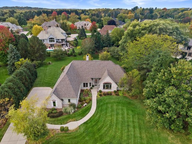 519 N Ponderosa DRIVE, Hartland, WI 53029