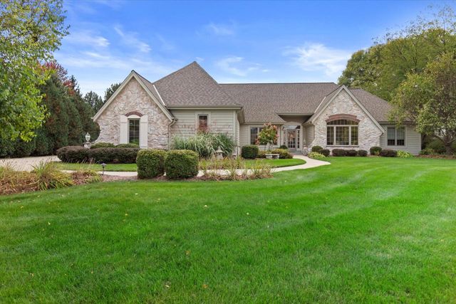 519 N Ponderosa DRIVE, Hartland, WI 53029