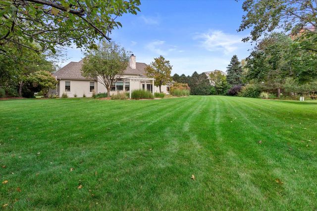 519 N Ponderosa DRIVE, Hartland, WI 53029