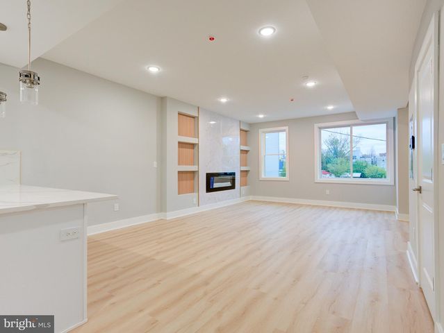 1933-35 N LEITHGOW ST, Philadelphia, PA 19122