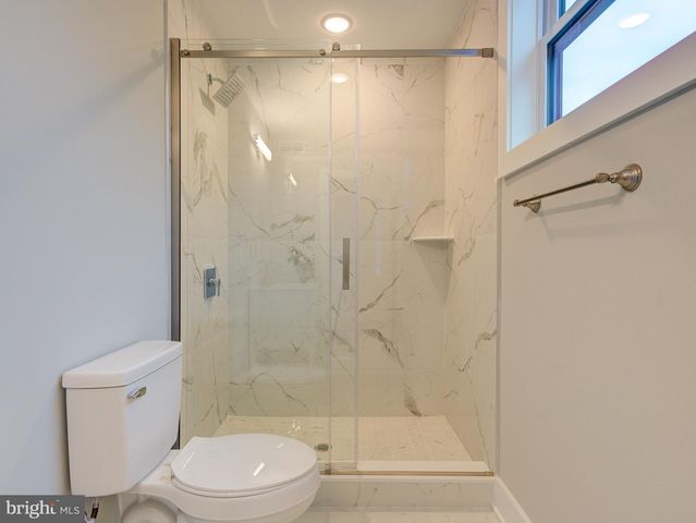 1933-35 N LEITHGOW ST, Philadelphia, PA 19122
