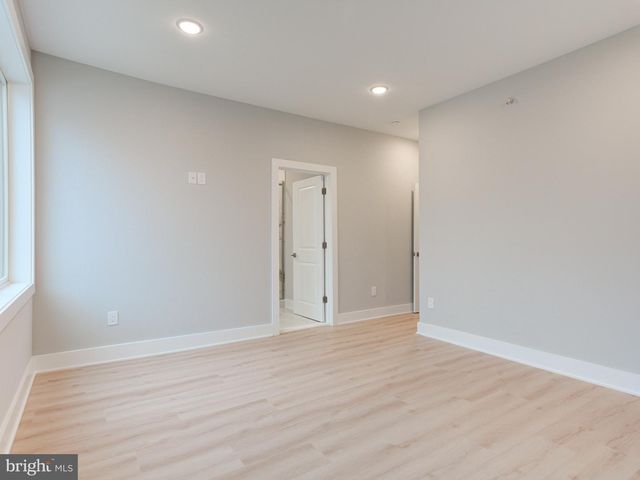 1933-35 N LEITHGOW ST, Philadelphia, PA 19122