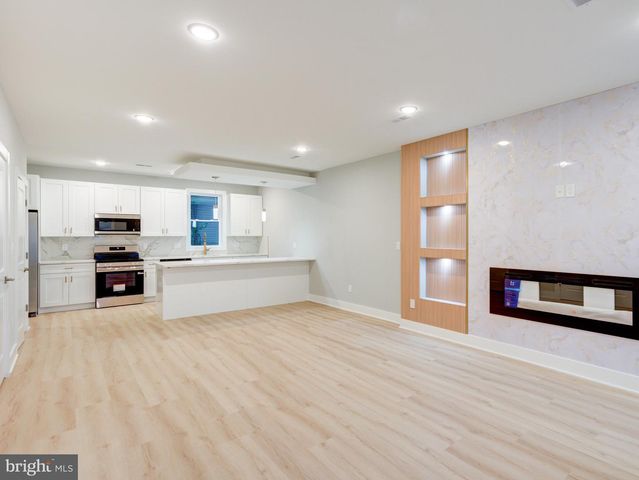 1933-35 N LEITHGOW ST, Philadelphia, PA 19122