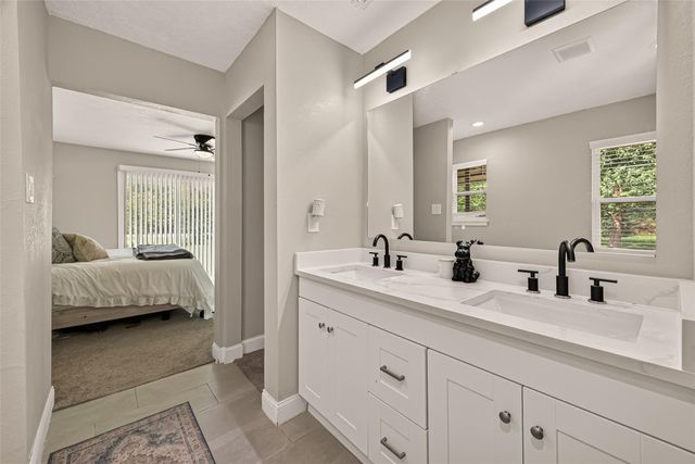 17135 Spindle Oaks Drive, Conroe, TX 77385