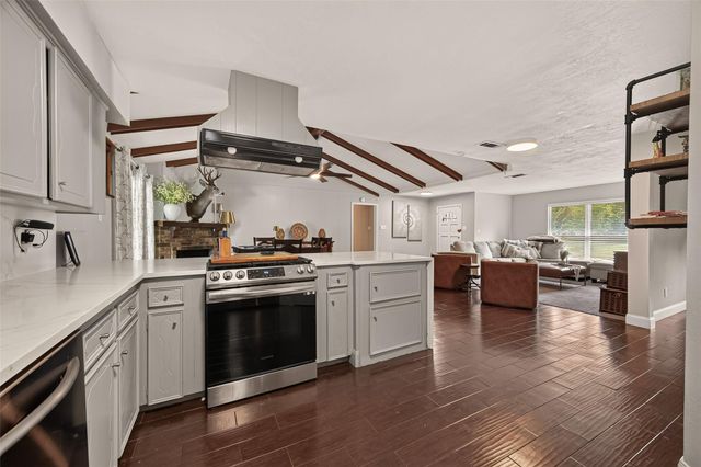 17135 Spindle Oaks Drive, Conroe, TX 77385