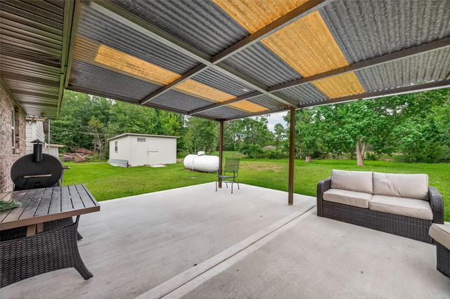 17135 Spindle Oaks Drive, Conroe, TX 77385