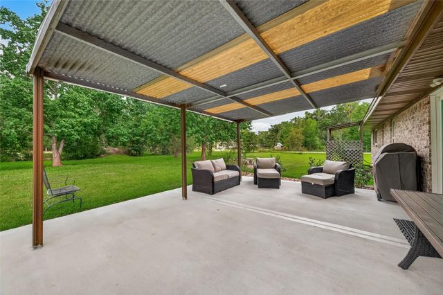 17135 Spindle Oaks Drive, Conroe, TX 77385