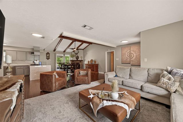 17135 Spindle Oaks Drive, Conroe, TX 77385