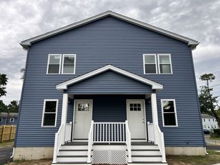 121-123 Putnam Cir, Springfield, MA 01104