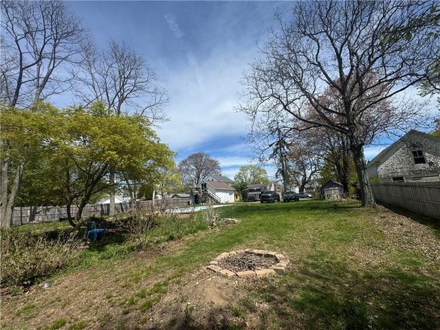 803 Main Street, Warren, RI 02885