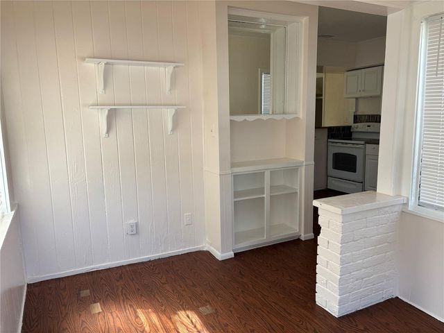 2162 46TH AVENUE N, St Petersburg, FL 33714