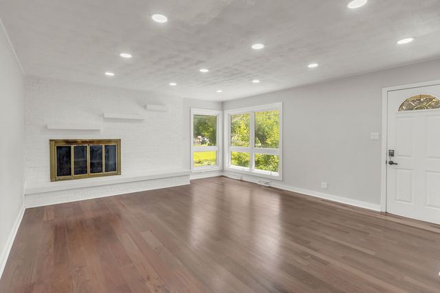 265 Terry Lane, Villa Park, IL 60181
