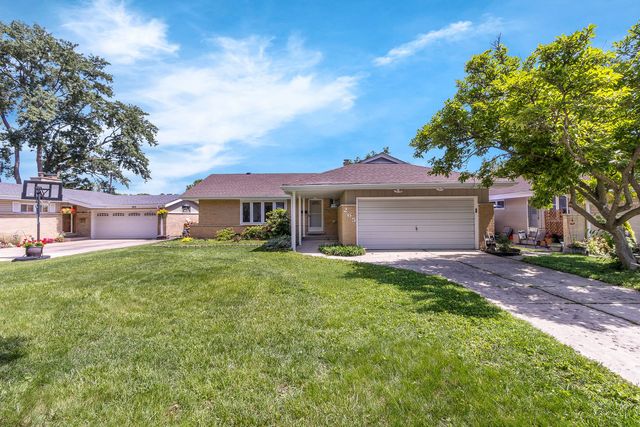 265 Terry Lane, Villa Park, IL 60181