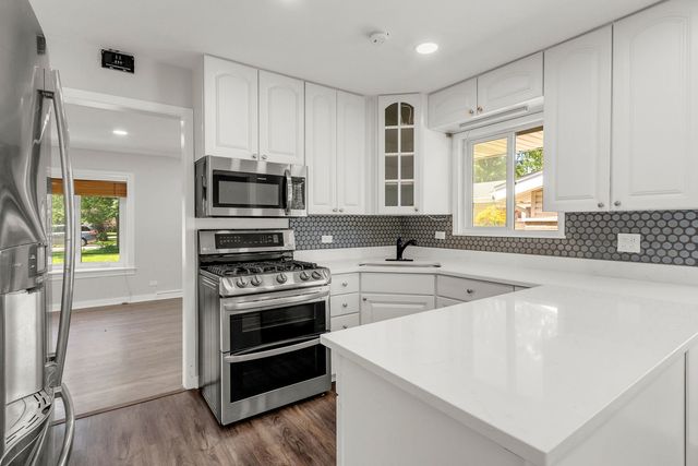 265 Terry Lane, Villa Park, IL 60181