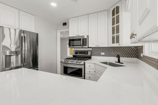 265 Terry Lane, Villa Park, IL 60181