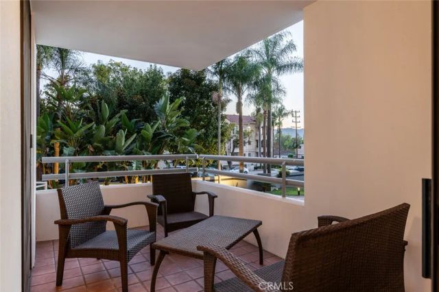 345 Pioneer Drive 202, Glendale, CA 91203