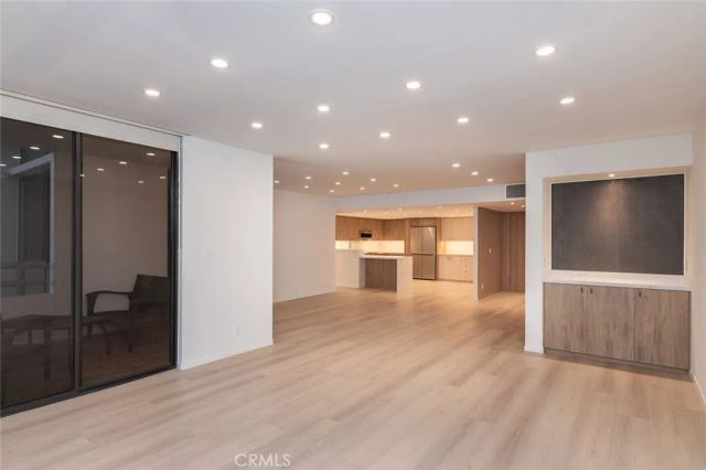 345 Pioneer Drive 202, Glendale, CA 91203