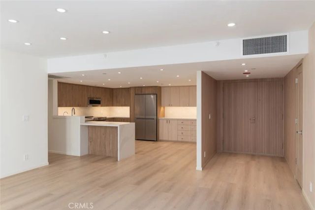 345 Pioneer Drive 202, Glendale, CA 91203