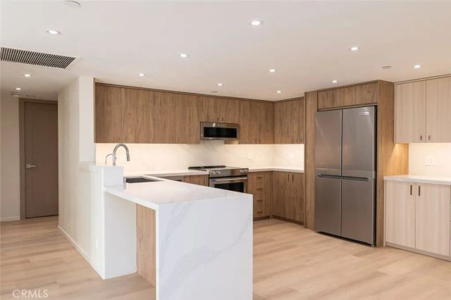 345 Pioneer Drive 202, Glendale, CA 91203