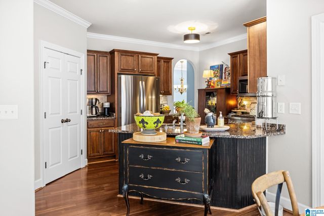 8440 LEDGE CIRCLE, Trussville, AL 35173