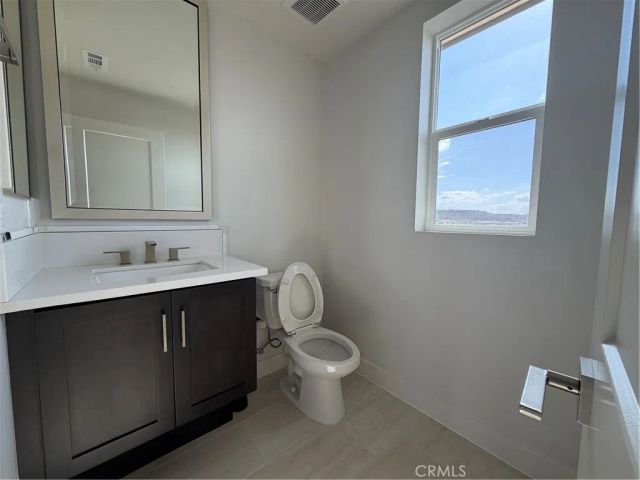 64 Chasma, Irvine, CA 92618