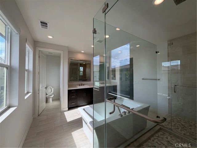 64 Chasma, Irvine, CA 92618