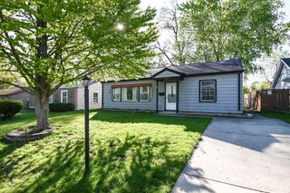 127 S Hawthorne Boulevard, Mundelein, IL 60060