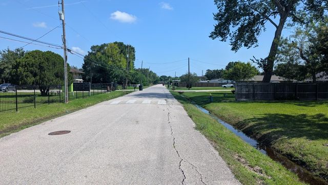 13929 Quention Drive, Houston, TX 77045